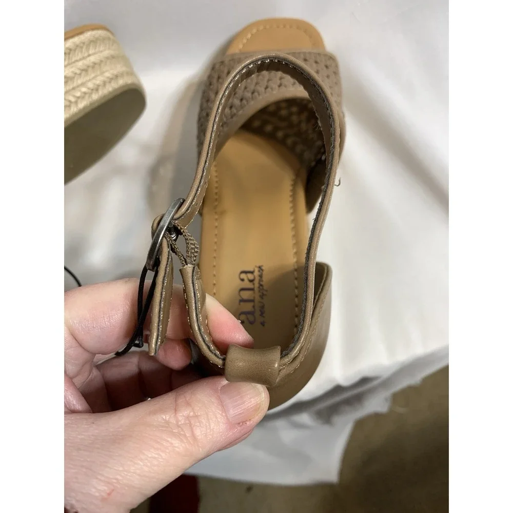 a.n.a. Lisa DK Taupe Woven Platform Wedge‎ Sandals Size 9.5 m beach summer ANA